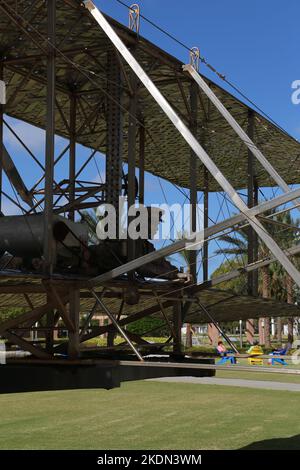 Wright Flyer Sculpture par Larry Godwin sur le campus de l'Embry-Riddle Aeronautical University à Daytona en Floride Banque D'Images