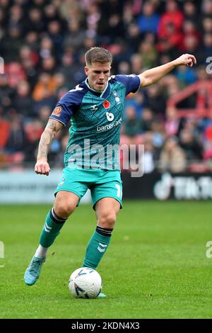 Wrexham, Royaume-Uni, 6th novembre 2022. Charlie Cooper d'Oldham Athletic lors du match de la FA Cup entre Wrexham et Oldham Athletic au GlyndÅµr University Racecourse Stadium, Wrexham, le dimanche 6th novembre 2022. (Credit: Eddie Garvey | MI News) Credit: MI News & Sport /Alay Live News Banque D'Images