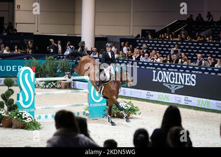 Édition 124th de Fieracavalli, Vérone, Italie, 06 novembre 2022, Riccardo Pisani (cheval: Chaclot) pendant la coupe du monde de saut de la FEI 2022 de Longines - Inter Banque D'Images