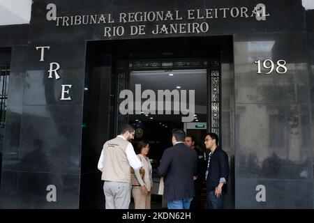 Bâtiment de la Cour électorale. Les membres de la mission d'observation de la transparence électorale suivent les tests sur le dispositif de vote élétronic brésilien pour les élections Banque D'Images