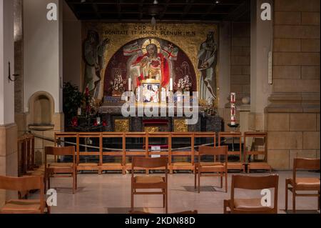 Chapelle latérale et autel dédié au coeur le plus sacré de Jésus. Notre-Dame de Luxembourg (Cathédrale notre-Dame de Luxembourg). Banque D'Images