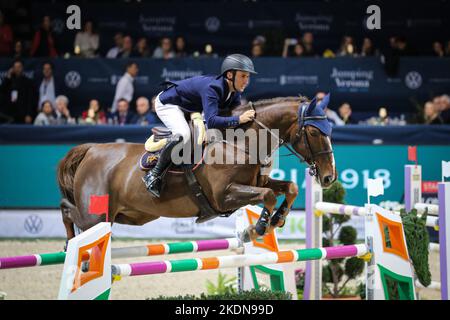 Édition 124th de Fieracavalli, Vérone, Italie, 06 novembre 2022, Fernando Martinez Sommer (cheval: Haut cinq) pendant 2022 Longines FEI Jumping World Banque D'Images