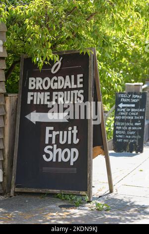 Brogdale Fine fruit and Tiddly Pomme Farm shop signe à Brogdale Collections National fruit Collection, Faversham, Kent, Angleterre, Royaume-Uni Banque D'Images