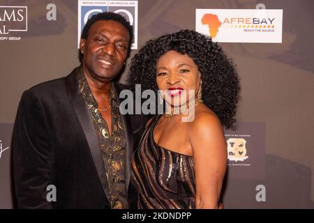 Los Angeles, CA, 6 novembre 2022, Mike Aki et ify Hollywood assistent aux prix afro 2022 de Regal LA Live, Los Angeles, CA, 6 novembre 2022 Banque D'Images