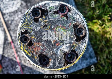 Dessus des tubes de feu brûlés en carton Banque D'Images