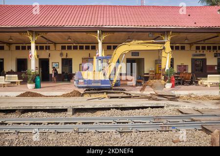 Travaux de construction sur les voies ferrées à la gare d'Ayutthaya Thaïlande Banque D'Images