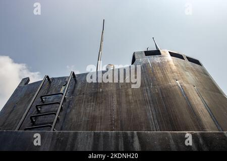 Tour sous-marine sur fond bleu Banque D'Images