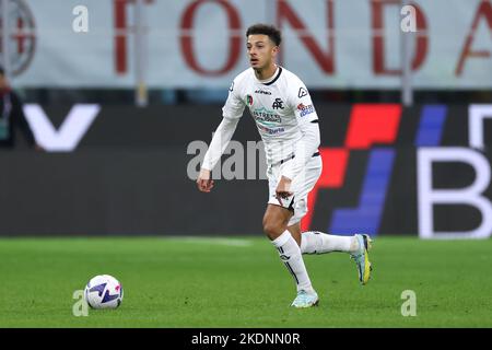 Milan, Italie, 5th novembre 2022. Ethan Ampadu de Spezia Calcio pendant la série Un match à Giuseppe Meazza, Milan. Le crédit photo devrait se lire: Jonathan Moscrop / Sportimage Banque D'Images