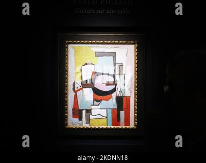 New York, États-Unis. 07th novembre 2022. La table de guitares sur une de Pablo Picasso est exposée dans un aperçu de la presse pour les enchères d'art moderne et contemporain de Sotheby en novembre dans le cadre de l'Héritage de l'innovation : œuvres de la Collection de William S. Paley à Sotheby's à New York lundi, 7 novembre 2022. Photo de John Angelillo/UPI crédit: UPI/Alay Live News Banque D'Images