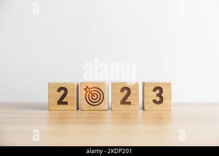 2023 bloc avec icône de plan de travail. Objectif, cible, résolution, stratégie, plan, Concepts d'action, de mission, de motivation et de début d'année Banque D'Images
