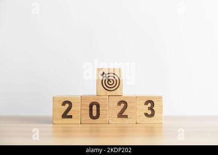 2023 bloc avec icône de plan de travail. Objectif, cible, résolution, stratégie, plan, Concepts d'action, de mission, de motivation et de début d'année Banque D'Images