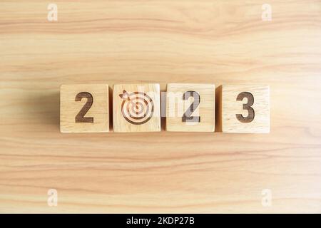 2023 bloc avec icône de plan de travail. Objectif, cible, résolution, stratégie, plan, Concepts d'action, de mission, de motivation et de début d'année Banque D'Images