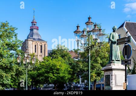 Statue de Jean-Pierre (également connu sous le nom de Jan Pieter) Minckelers avec la « flamme éternelle ». Cette statue est située dans la Markt à Maastricht et Th Banque D'Images