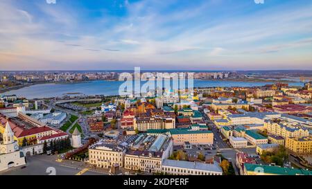 Vue panoramique sur le centre-ville de Kazan. Attractions touristiques. Tourisme à la capitale du Tatarstan. Vue de dessus. Banque D'Images