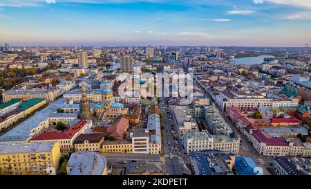 Vue panoramique sur le centre-ville de Kazan. Attractions touristiques. Tourisme à la capitale du Tatarstan. Vue de dessus. Banque D'Images