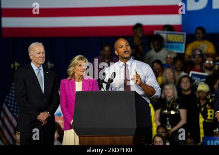 Bowie, États-Unis d'Amérique. 07th novembre 2022. WES Moore, candidat pour le gouverneur du Maryland, parle à un Parti démocratique du Maryland sortir le rallye de vote avec le président Joe Biden à l'Université d'État de Bowie à Bowie, Maryland 8 novembre 2022. (Photo par Dominick Sokotooff/Sipa USA) crédit: SIPA USA/Alay Live News Banque D'Images