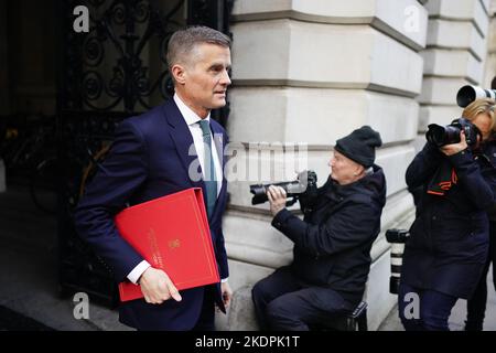 Le secrétaire aux Transports, Mark Harper, arrive à Downing Street, à Londres, avant une réunion du Cabinet. Date de la photo: Mardi 8 novembre 2022. Banque D'Images