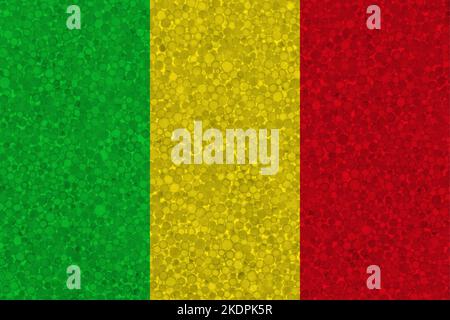 Drapeau du Mali sur la texture de la styromousse. Drapeau national peint sur la surface de la mousse plastique Banque D'Images