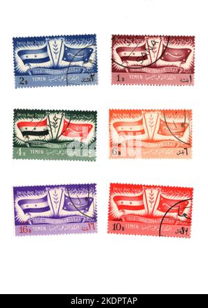 Montage de timbres-poste d'époque du Yémen sur fond blanc. Banque D'Images