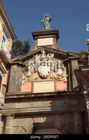 Port’Alba, Piazza Dante, Naples, Italie. Banque D'Images