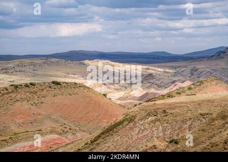 Paysage de Semidesert dans les environs du complexe de monastère David Gareja dans la région de Kakheti en Géorgie orientale Banque D'Images