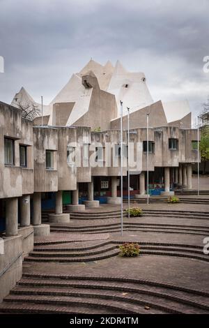 L'église Mariendom à Velbert-Neviges par l'architecte Gottfried Boehm, Rhénanie-du-Nord-Westphalie, Allemagne. Der Mariendom à Velbert-Neviges, Entwurf des A. Banque D'Images