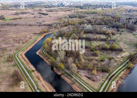 Ancien lit de la Vistule - Lac Oxbow et zone de fort X, partie de l'ancienne forteresse de Varsovie dans la région de Siekierki Varsovie, capitale de la Pologne Banque D'Images