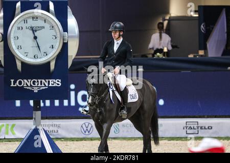 Édition 124th de Fieracavalli, Vérone, Italie, 06 novembre 2022, Jack Whitaker (cheval: Scenletha) LONGINES FEI Jumping World Cup Verona VOLSKWAGEN ac Banque D'Images