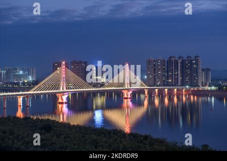 Pont de la ville de Qingyuan la nuit Banque D'Images