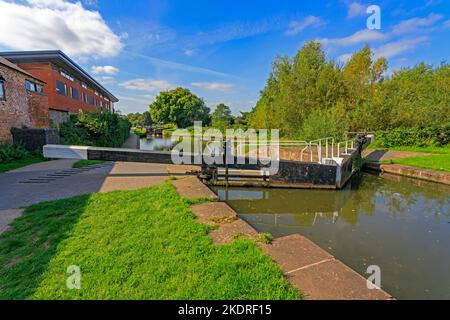 Les écluses de Diglis à Worcester sont là où le canal de Worcester & Birmingham rencontre la rivière Severn, Worcester, Worcestershire, Angleterre, Royaume-Uni Banque D'Images