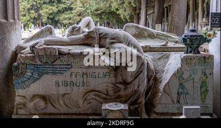 GÊNES, ITALIE, 19 AVRIL 2022 - tombe de la famille Ribaudo, cimetière monumental de Gênes, Italie, célèbre pour la couverture du single du groupe anglais Banque D'Images