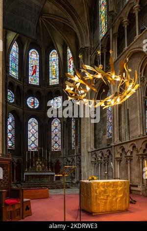 Dijon, France - 14 septembre 2022 : vue rapprochée de l'autel principal à l'intérieur de l'église notre-Dame de Dijon Banque D'Images