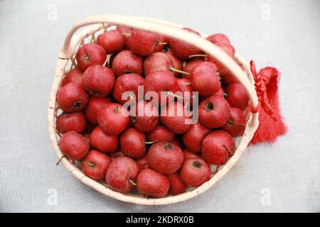 Panier en bambou de l'aubépine Banque D'Images