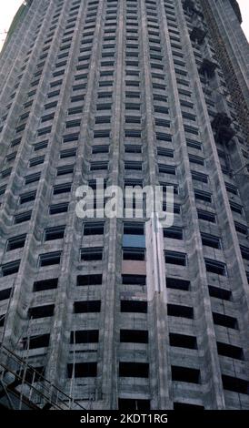 Construction du centre Hopewell en 1979. Le gratte-ciel est un bâtiment de 64 étages de 222 mètres (728 pieds) situé au 183 Queen's Road East, à WAN Chai, sur l'île de Hong Kong, à Hong Kong. Pendant la plus grande partie des années 1980, c'était le plus haut bâtiment de Hobng Kong et le deuxième plus haut en Asie. Photo de Tony Henshaw Banque D'Images