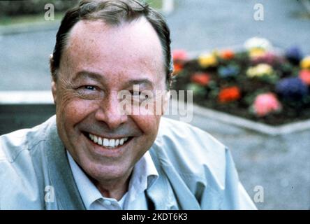 Photo du dossier datée du 16/08/96 de Bill Treacher, Arthur, dans Eastenders. M. Trewer, qui a joué Arthur Fowler à EastEnders, est décédé à l'âge de 92 ans. L'acteur vétéran était l'un des acteurs originaux de BBC SOAP et est apparu de 1985 à 1996. Il est mort tard samedi soir après avoir souffert de la santé déclinante pendant un certain temps. Date de publication : mardi 8 novembre 2022. Banque D'Images