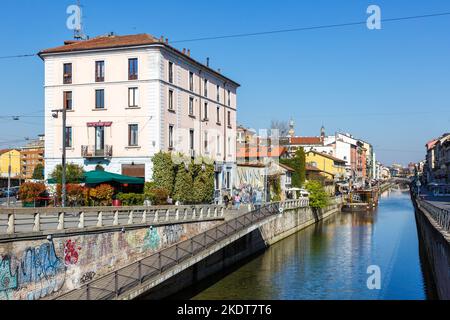 Milan, Italie - 23 mars 2022: Navigli Milano Restaurant et bar quartier Voyage ville de vacances à Milan, Italie. Banque D'Images