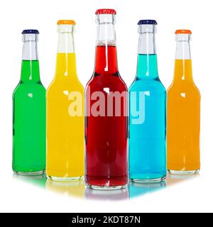 Stuttgart, Allemagne - 4 novembre 2021: Boissons soda Cola boissons gazeuses en bouteilles exemption isolée à Stuttgart, Allemagne. Banque D'Images