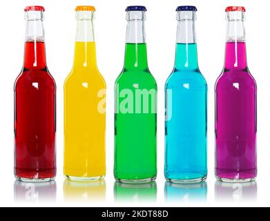 Stuttgart, Allemagne - 4 novembre 2021: Boissons soda Cola boissons gazeuses en bouteilles exemption isolée à Stuttgart, Allemagne. Banque D'Images