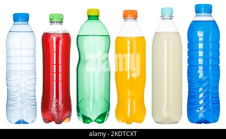 Stuttgart, Allemagne - 4 novembre 2021: Boissons soda Cola boissons gazeuses en bouteilles exemption isolée à Stuttgart, Allemagne. Banque D'Images