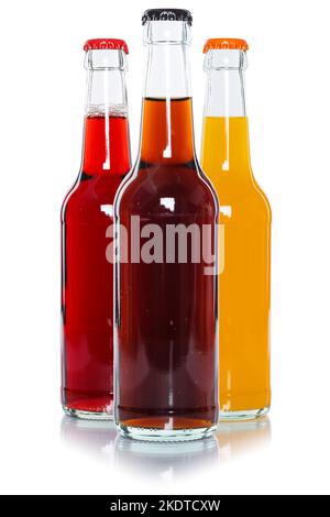 Stuttgart, Allemagne - 4 novembre 2021: Boissons soda Cola boissons gazeuses en bouteilles exemption isolée à Stuttgart, Allemagne. Banque D'Images