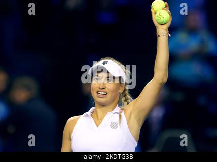 Yulia Putintseva, du Kazakhstan, célèbre la victoire contre Katie Boulter, de Grande-Bretagne, lors de la première journée du match du groupe Billie Jean King Cup entre le Kazakhstan et la Grande-Bretagne à l'Emirates Arena, Glasgow. Date de publication : mardi 8 novembre 2022. Banque D'Images