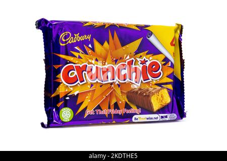 Paquet de 4 barres au chocolat Cadbury Crunchie Banque D'Images