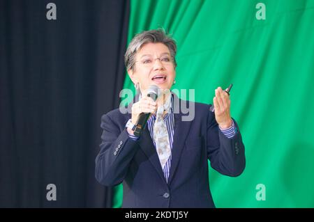 Claudia Lopez, maire de Bogota, parle lors de l'événement de dévoilement de la voiture de métro de Bogota alors que le réseau de métro de Bogota commence à fonctionner o être disponible au public en 2026. Photo de: CHEPA Beltran/long Visual Press Banque D'Images