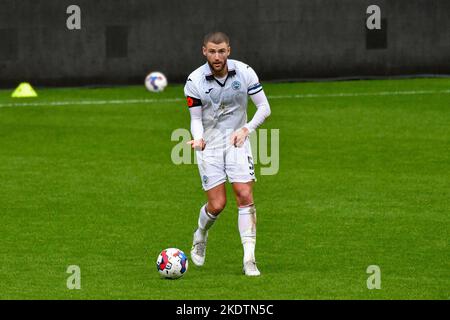 Swansea, pays de Galles. 8 novembre 2022. Brandon Cooper de Swansea City en action pendant le match de la Ligue de développement professionnel entre Swansea City moins de 21 ans et Queens Park Rangers moins de 21 ans au stade Swansea.com à Swansea, pays de Galles, Royaume-Uni, le 8 novembre 2022. Crédit : Duncan Thomas/Majestic Media/Alay Live News. Banque D'Images