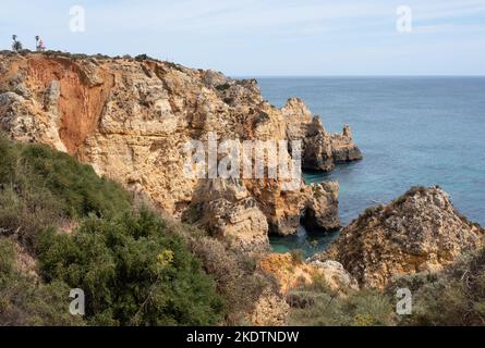 Randonnée le long de la côte de l'Algarve de Burgau à Lagos Banque D'Images