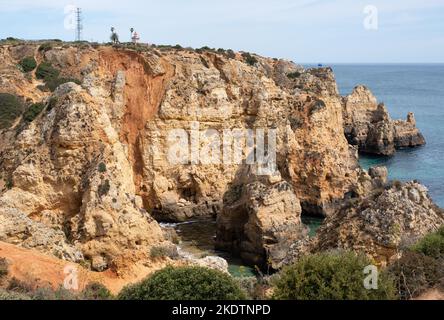 Randonnée le long de la côte de l'Algarve de Burgau à Lagos Banque D'Images