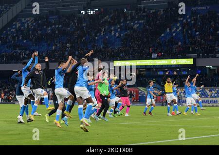 Naples, Italie. 08th novembre 2022. Les joueurs de SSC Napoli célèbrent la victoire après la série Un match entre SSC Napoli et Empoli FC au Stadio Diego Armando Maradona, Naples, Italie, le 8 novembre 2022. Credit: Nicola Ianuale/Alamy Live News Banque D'Images