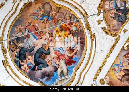 Fresques colorées au plafond de l'église du Gesu (également connue sous le nom de Casa Prodessa), Palerme, Sicile, Italie. Banque D'Images