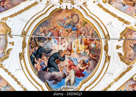 Fresques colorées au plafond de l'église du Gesu (également connue sous le nom de Casa Prodessa), Palerme, Sicile, Italie. Banque D'Images