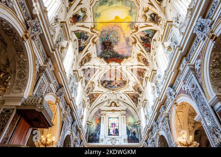 Fresques colorées au plafond de l'église du Gesu (également connue sous le nom de Casa Prodessa), Palerme, Sicile, Italie. Banque D'Images